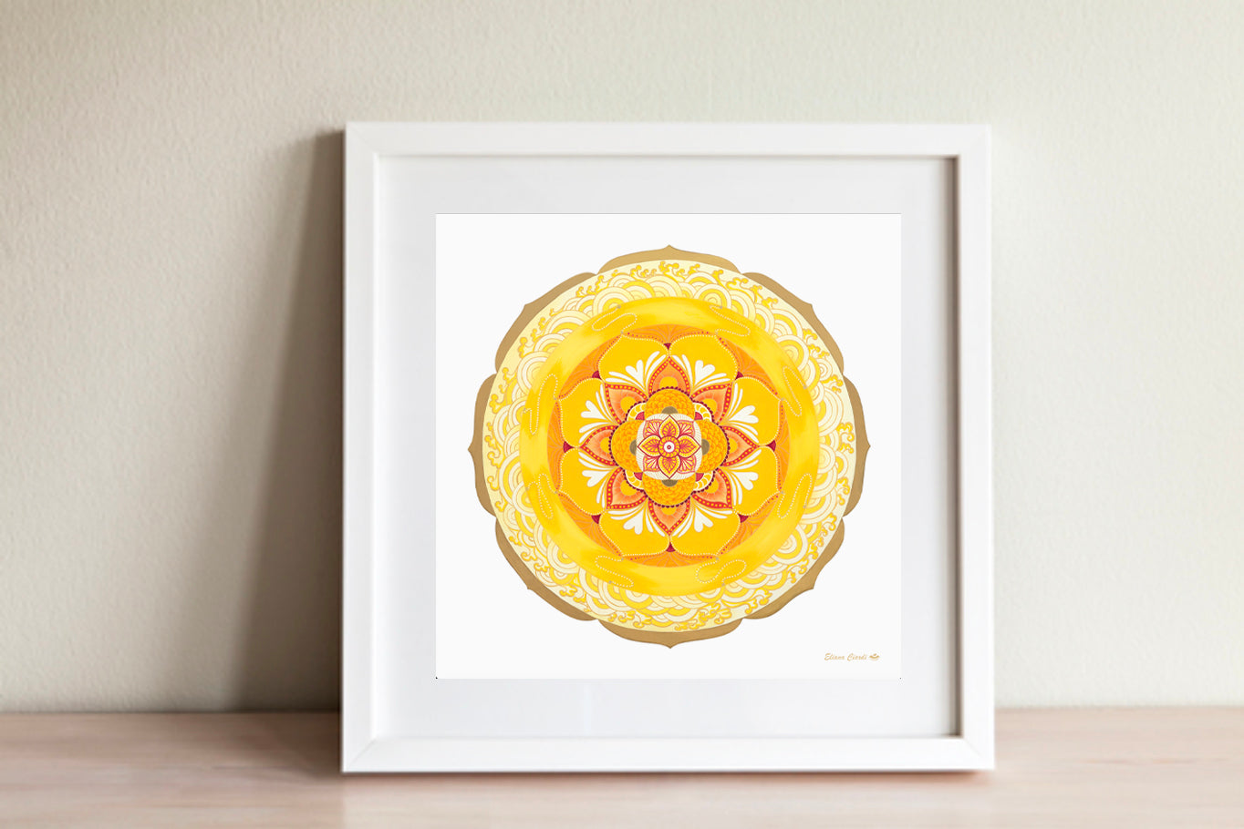 Mandala de las olas doradas enmarcado con marco blanco